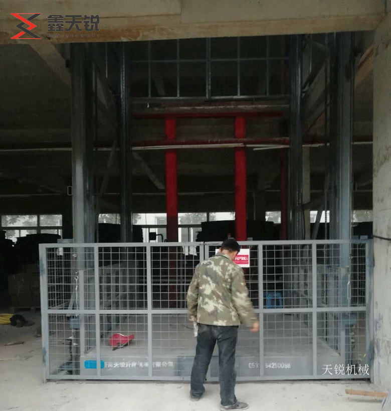 西藏10吨液压货梯交付使用